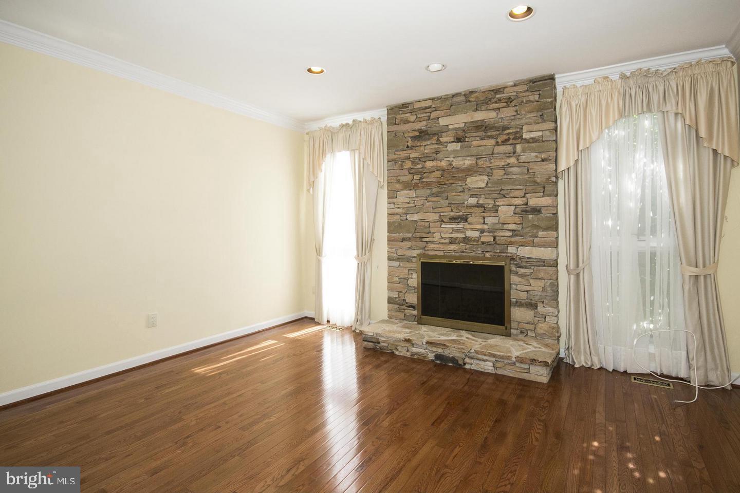 SUMMIT CHASE - Residential Lease