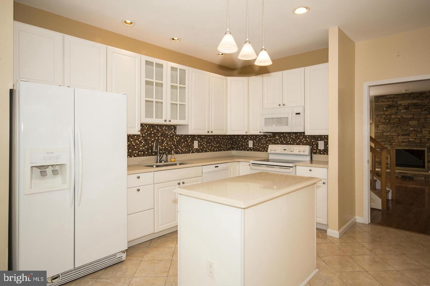 SUMMIT CHASE - Residential Lease