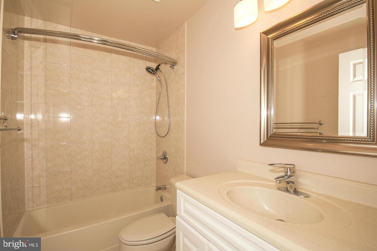 SUMMIT CHASE - Residential Lease