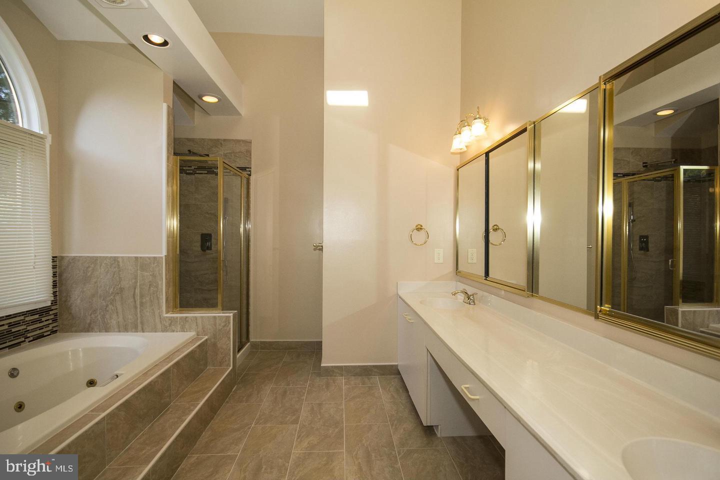 SUMMIT CHASE - Residential Lease