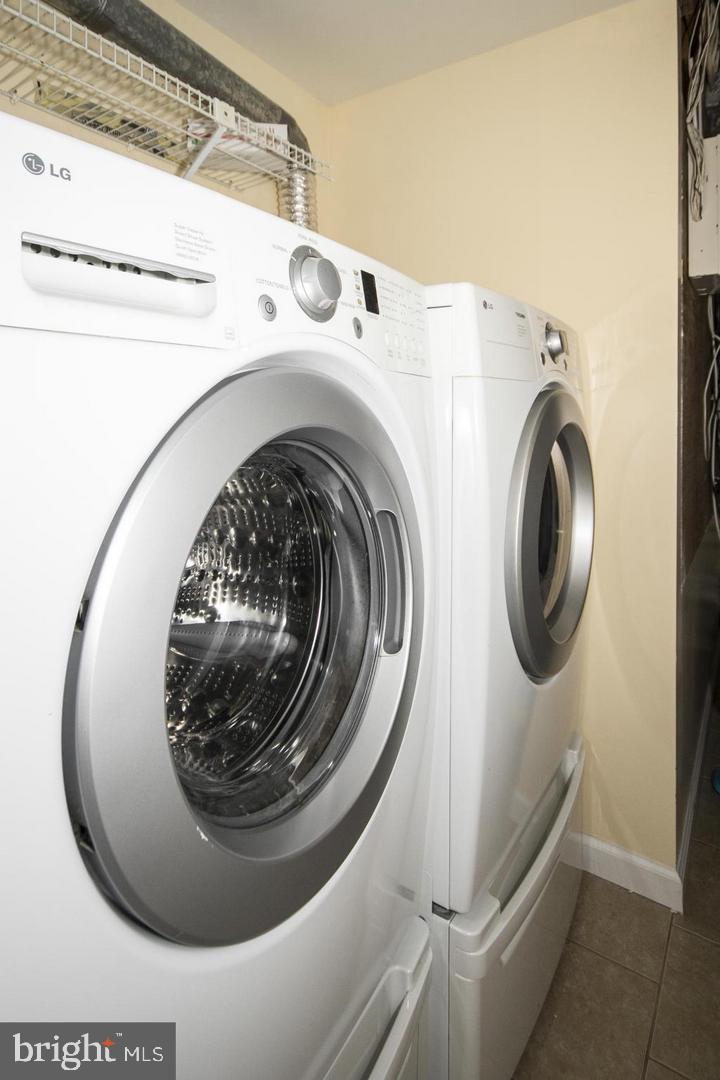 SUMMIT CHASE - Residential Lease