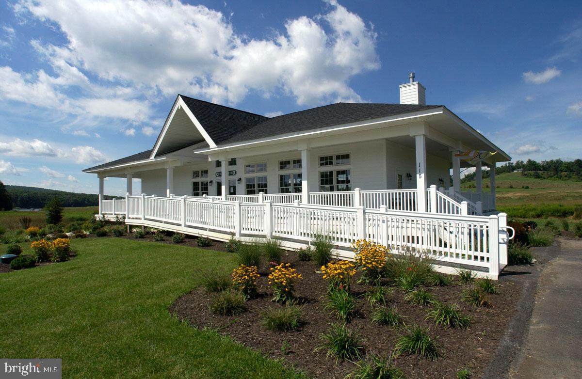 WATERFRONT GREENS - Residential