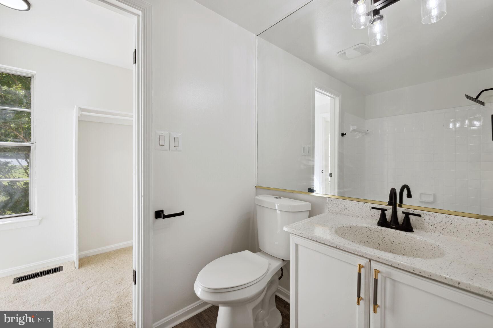 CHURCHILL TOWN - Residential