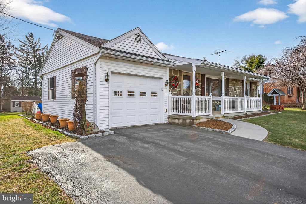 Photo of 528 W Broad Street, NEW HOLLAND, PA 17557 (MLS # PALA2081726)