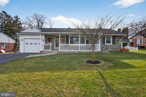 528 W BROAD STREET NEW HOLLAND PA 17557