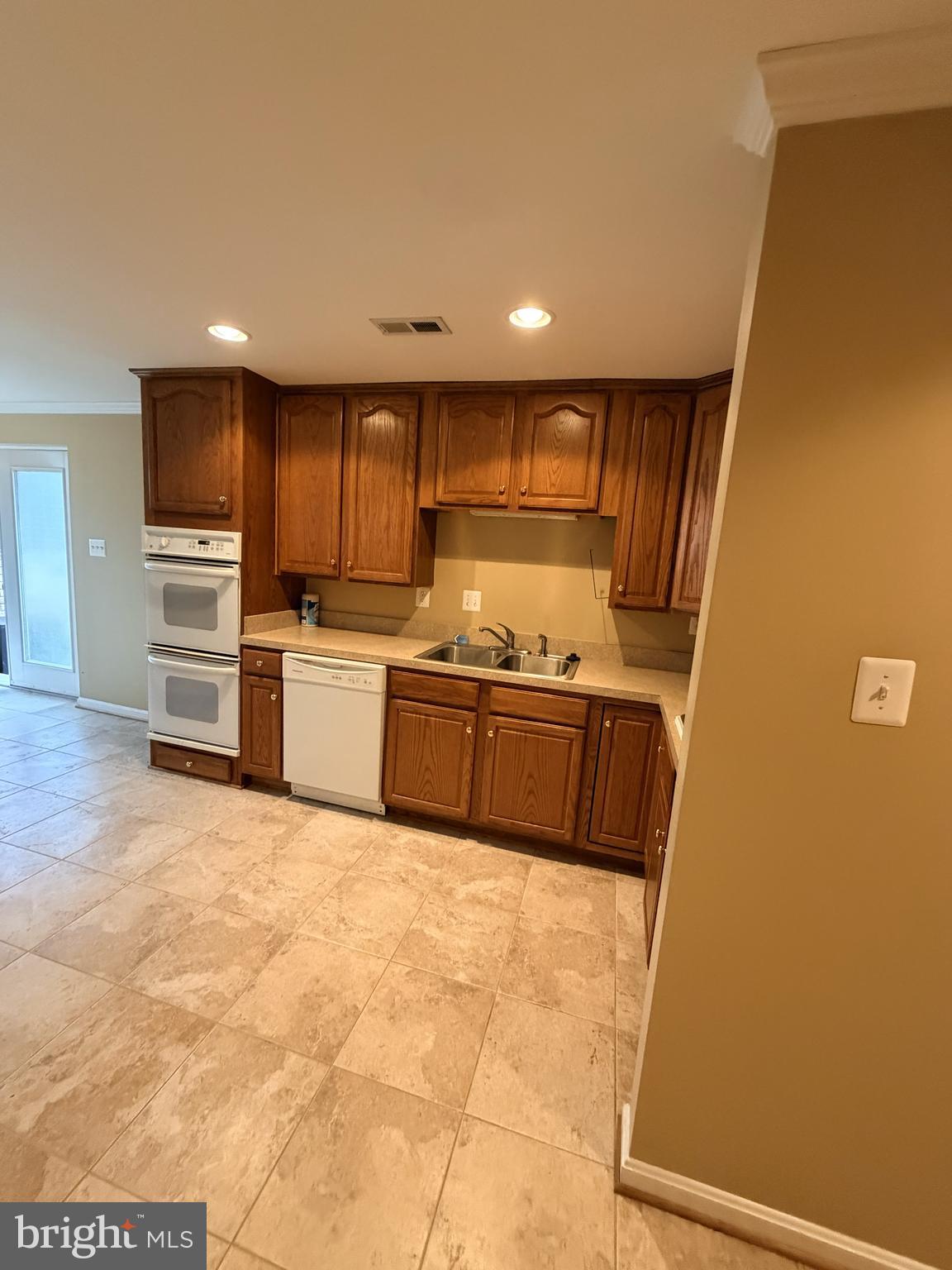 SETTLE WOODS SUB - Residential Lease