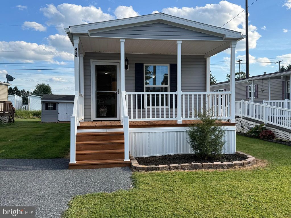 Photo of 456 Brendon Drive, LEOLA, PA 17540 (MLS # PALA2075498)