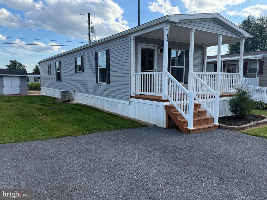 Photo of 456 Brendon Drive, LEOLA, PA 17540 (MLS # PALA2075498)