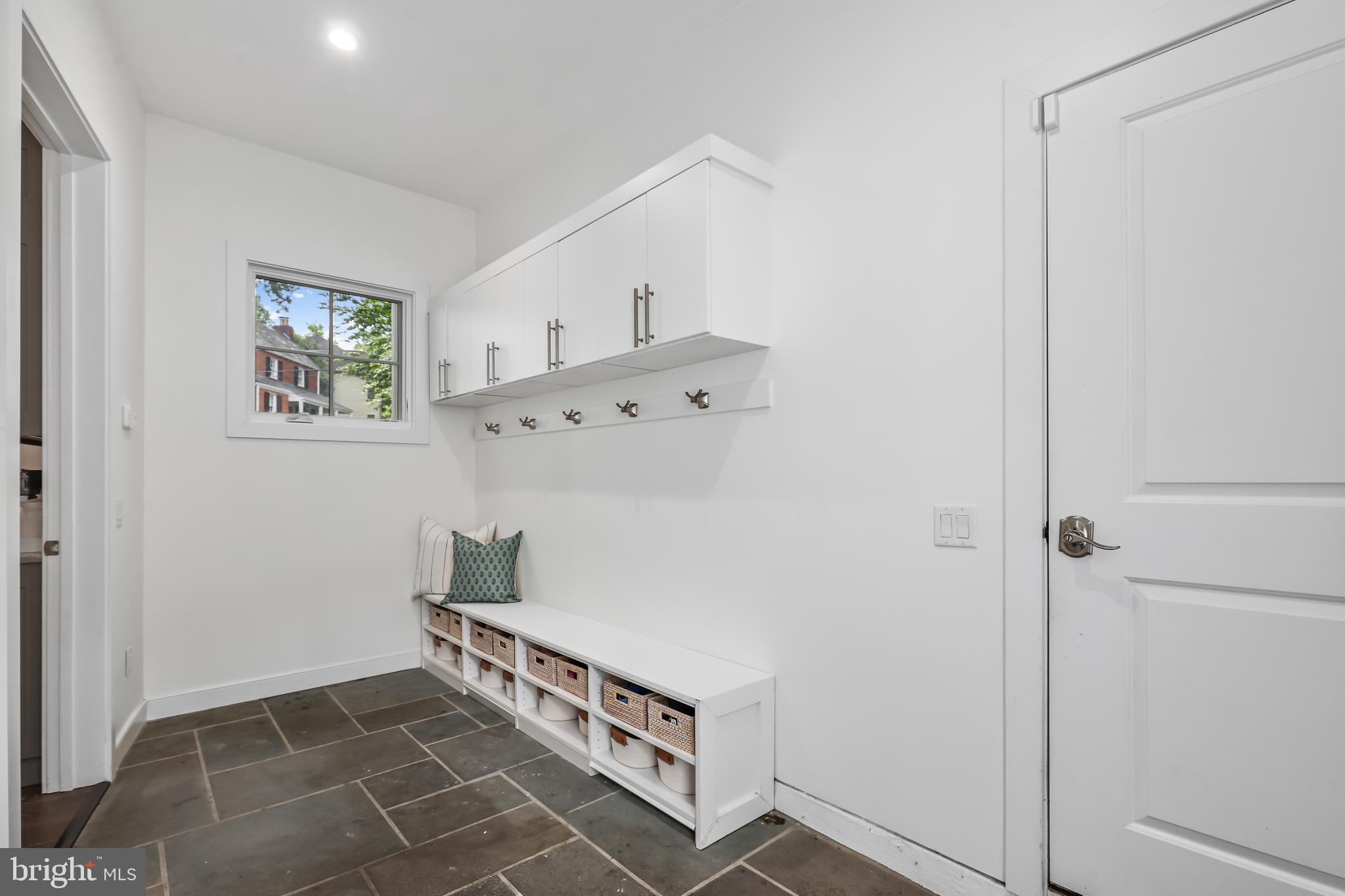 LORCOM GROVE - Residential