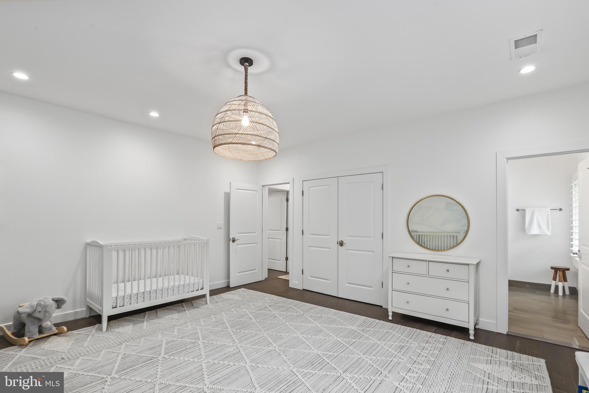 LORCOM GROVE - Residential