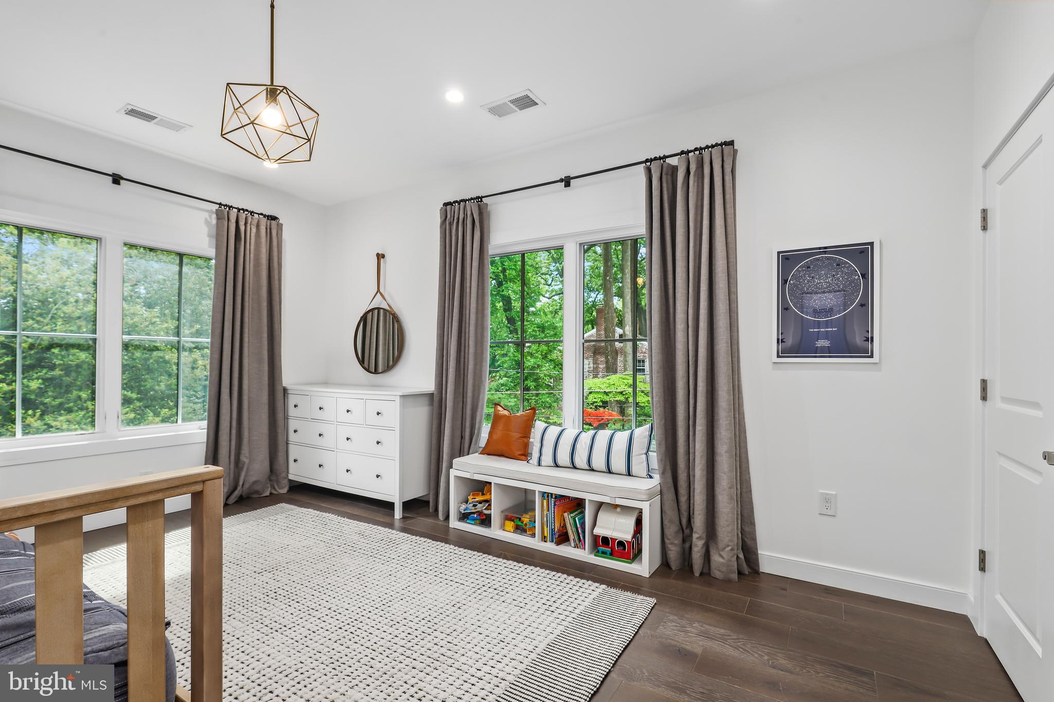 LORCOM GROVE - Residential