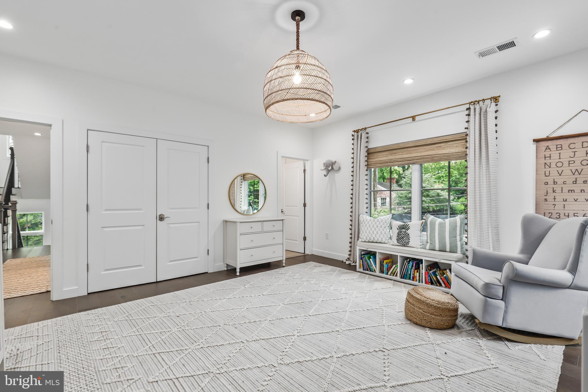 LORCOM GROVE - Residential