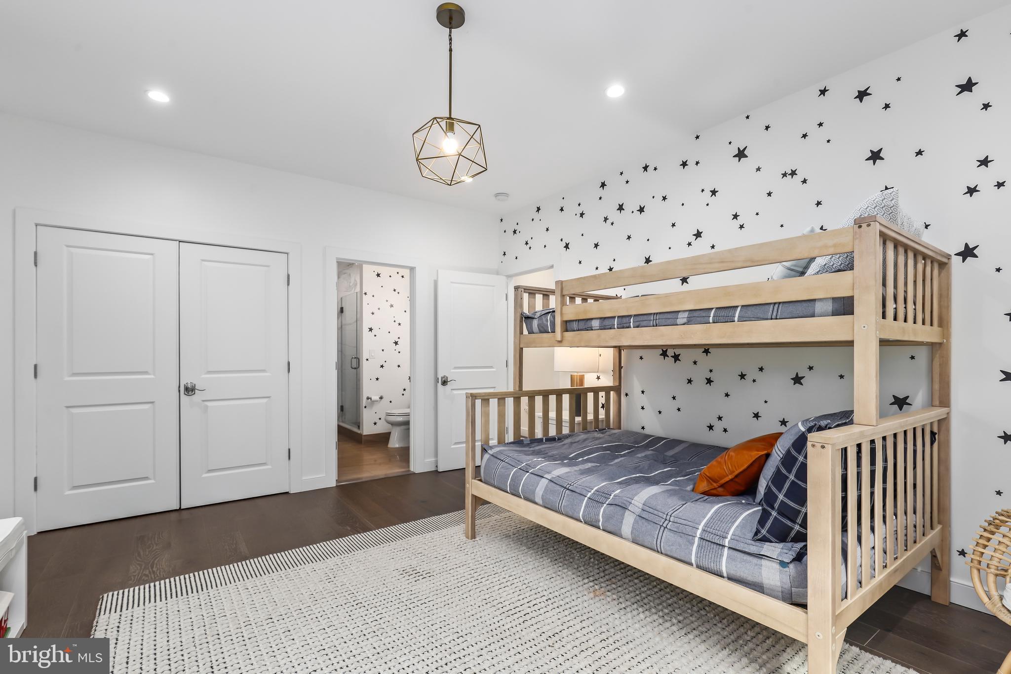 LORCOM GROVE - Residential