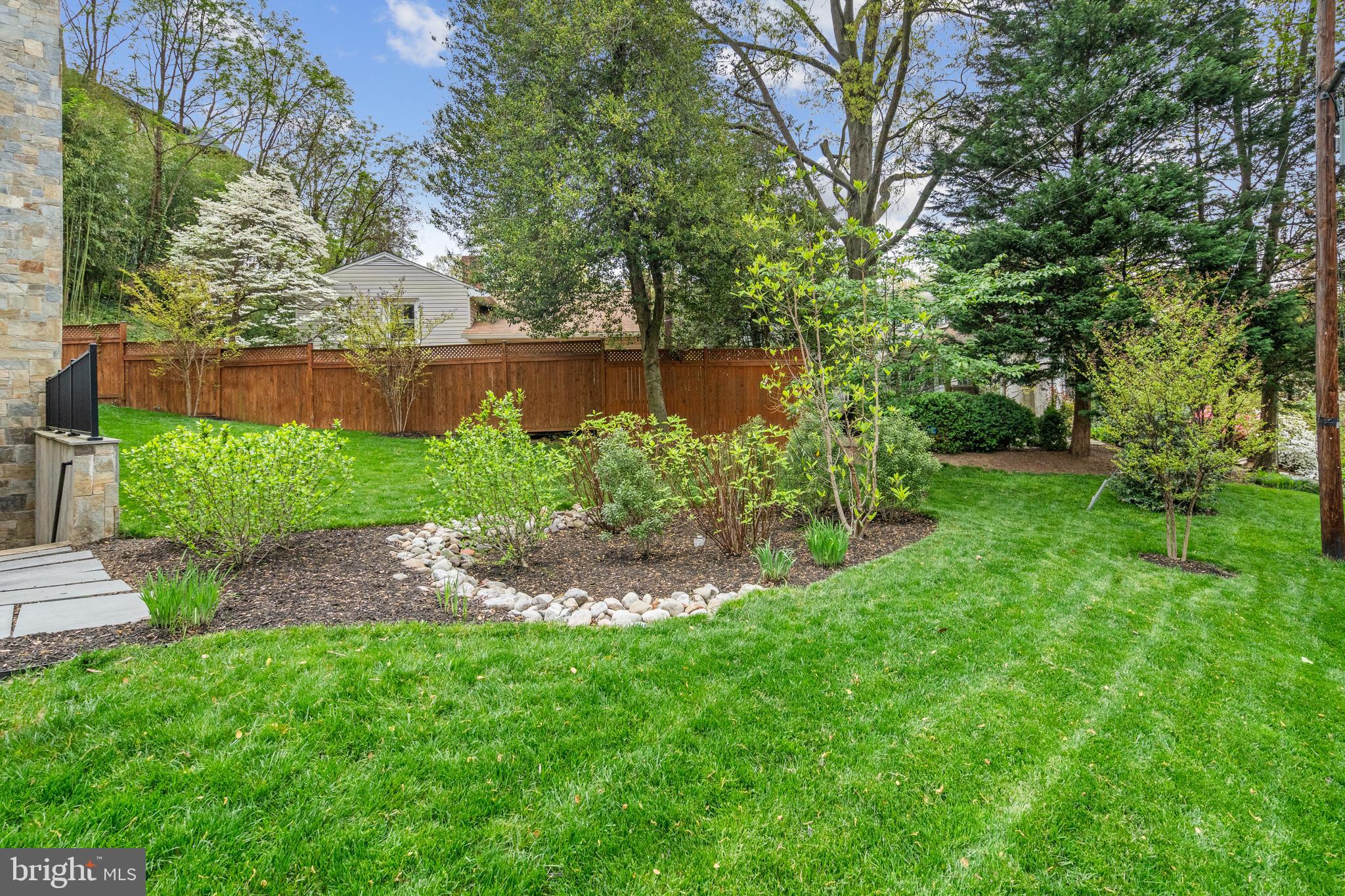 LORCOM GROVE - Residential