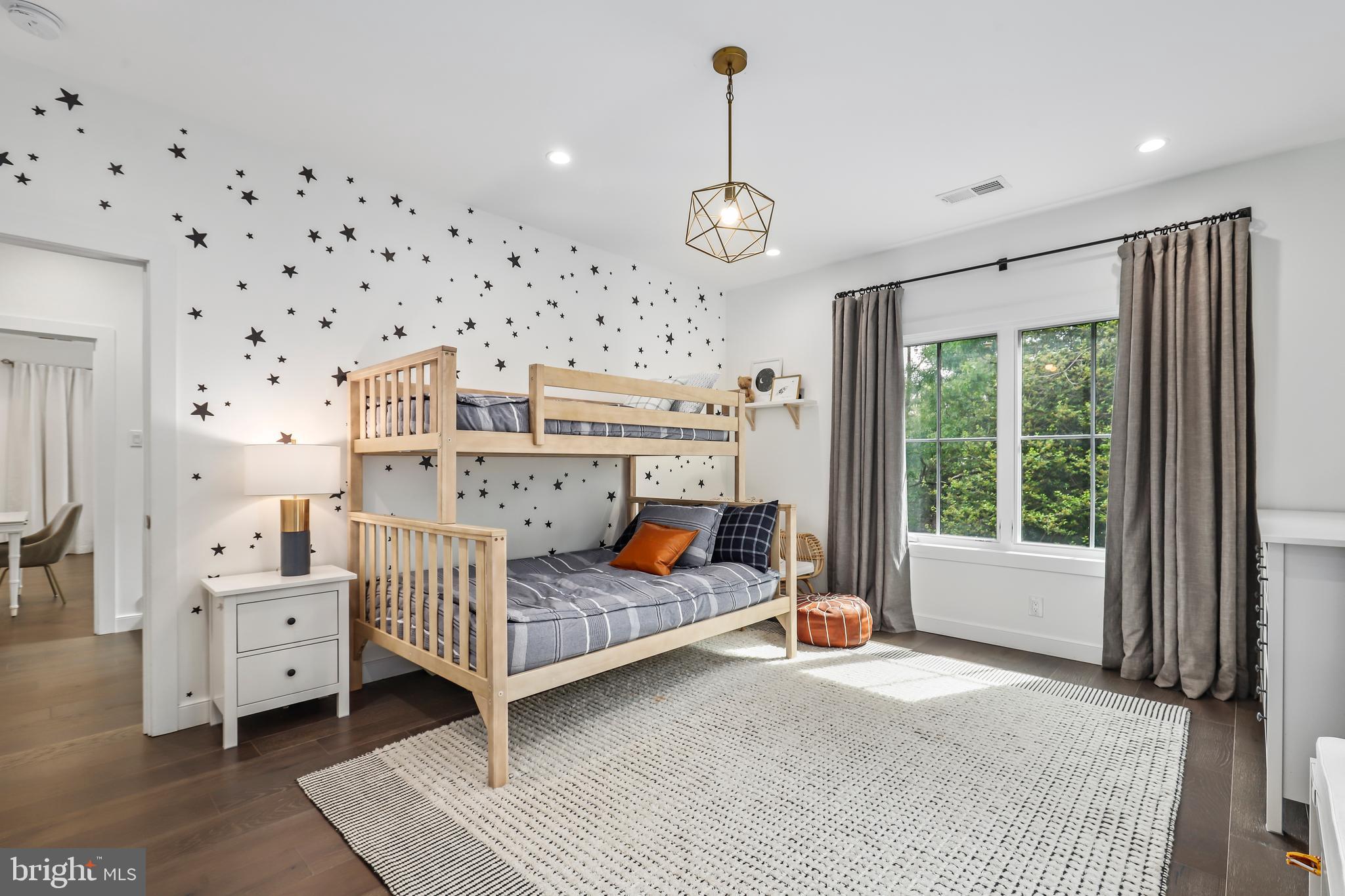 LORCOM GROVE - Residential