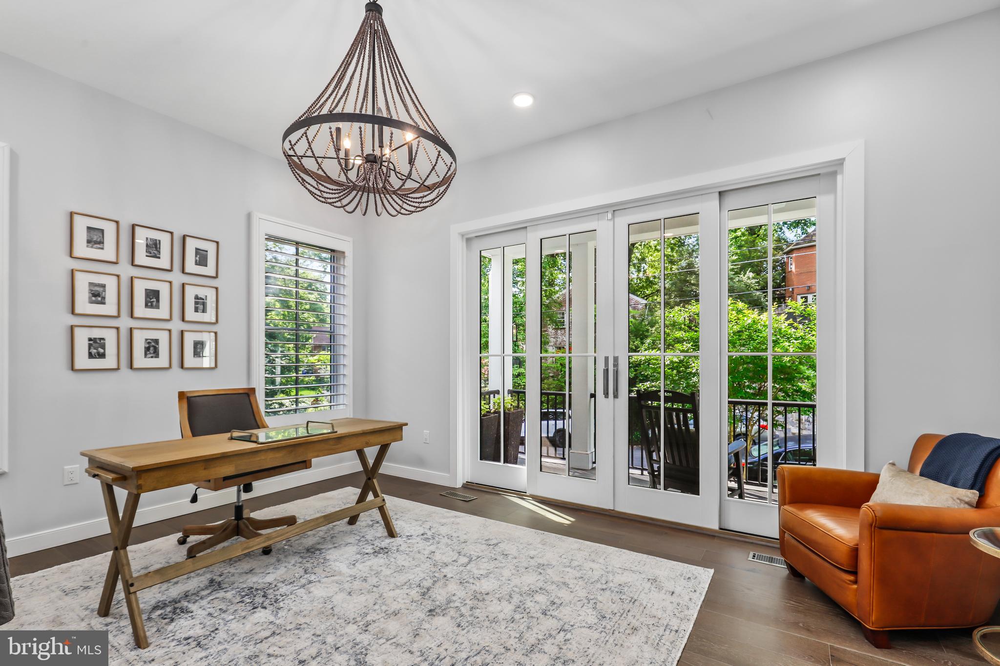 LORCOM GROVE - Residential