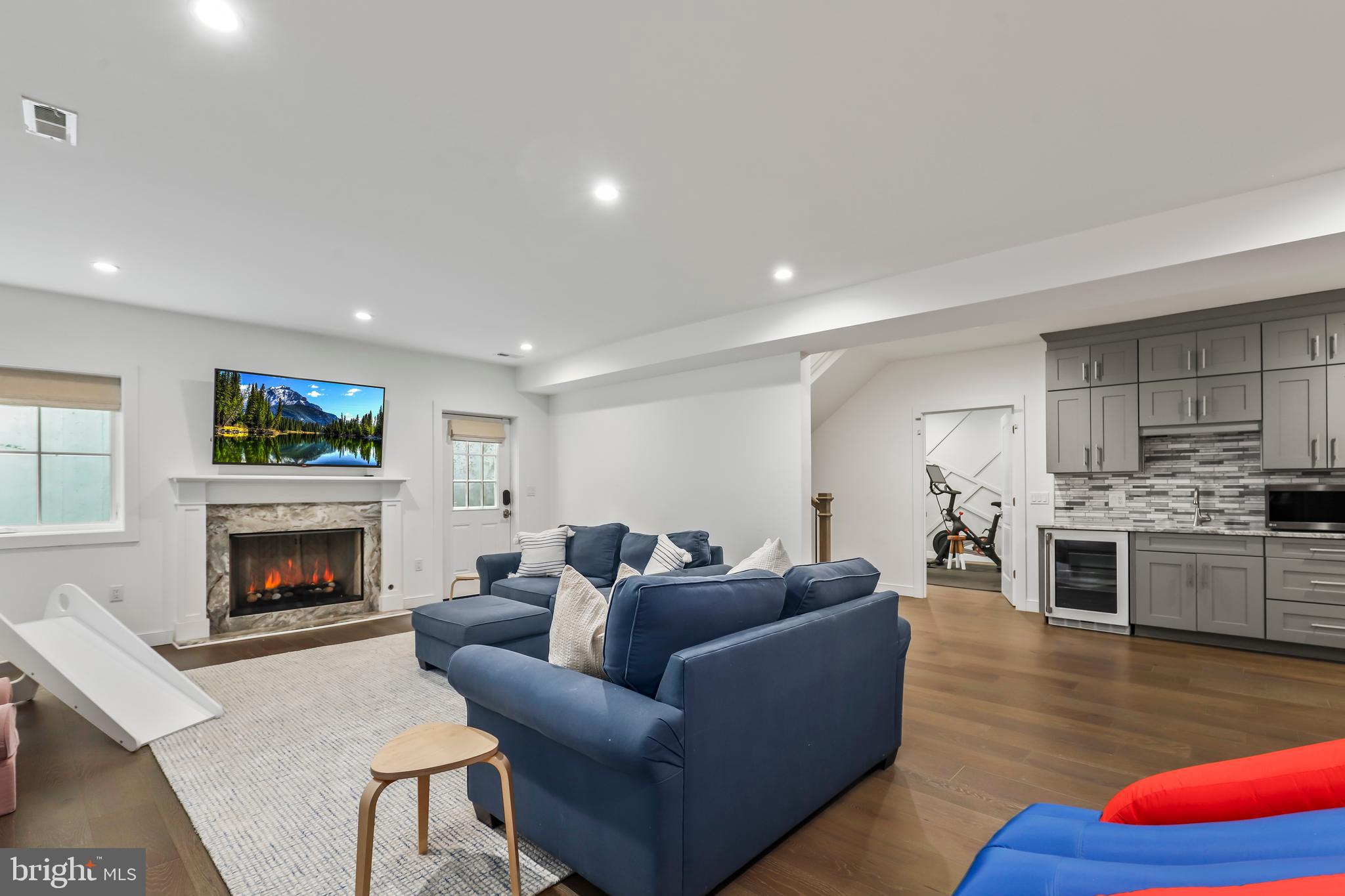 LORCOM GROVE - Residential