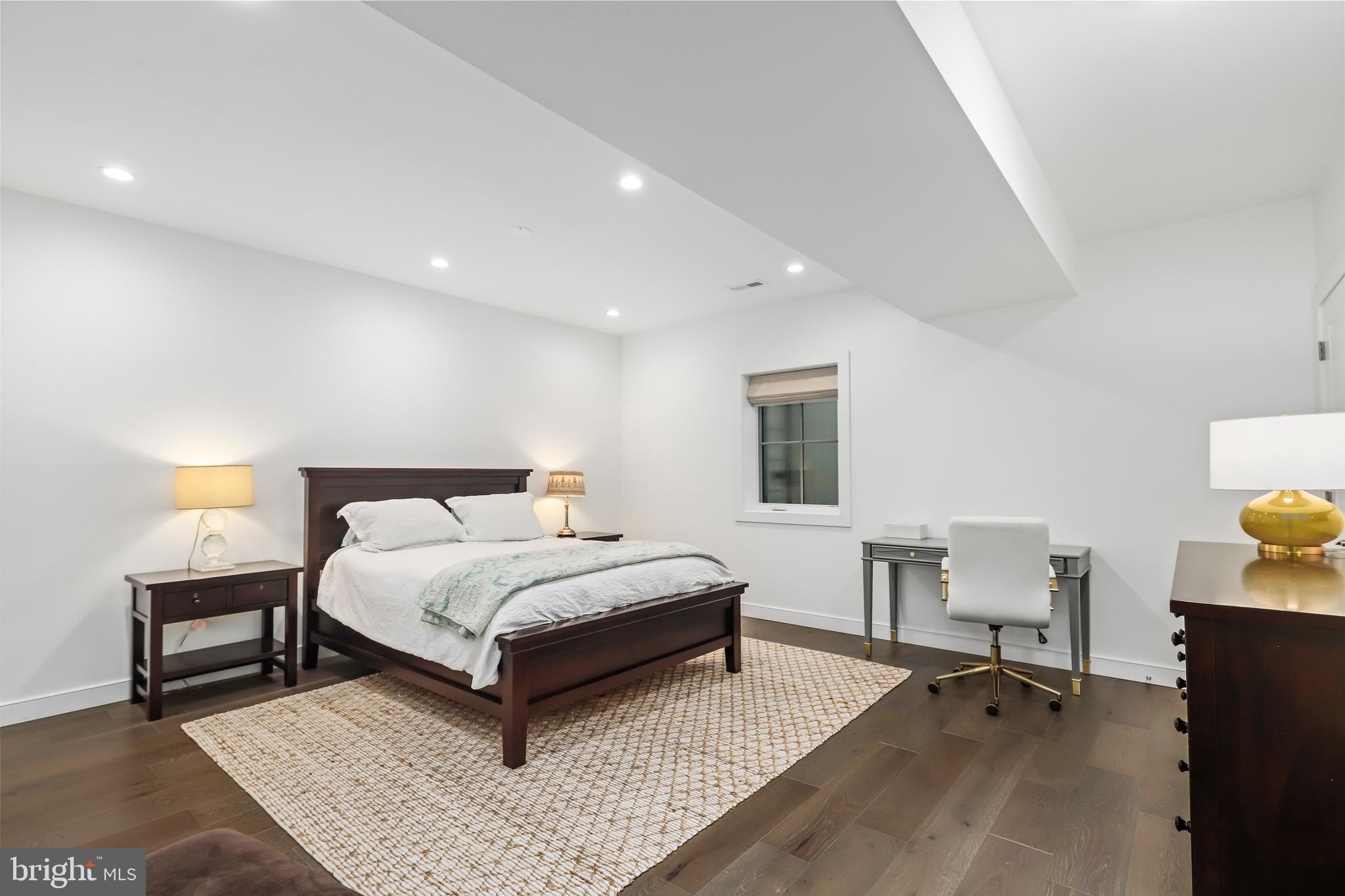 LORCOM GROVE - Residential