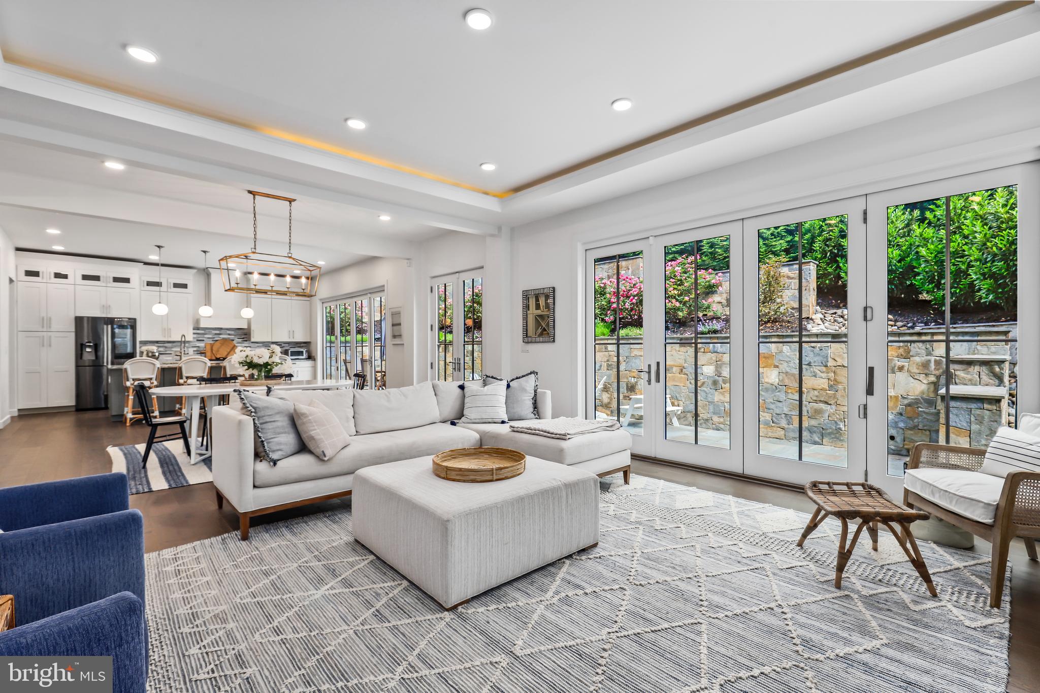 LORCOM GROVE - Residential