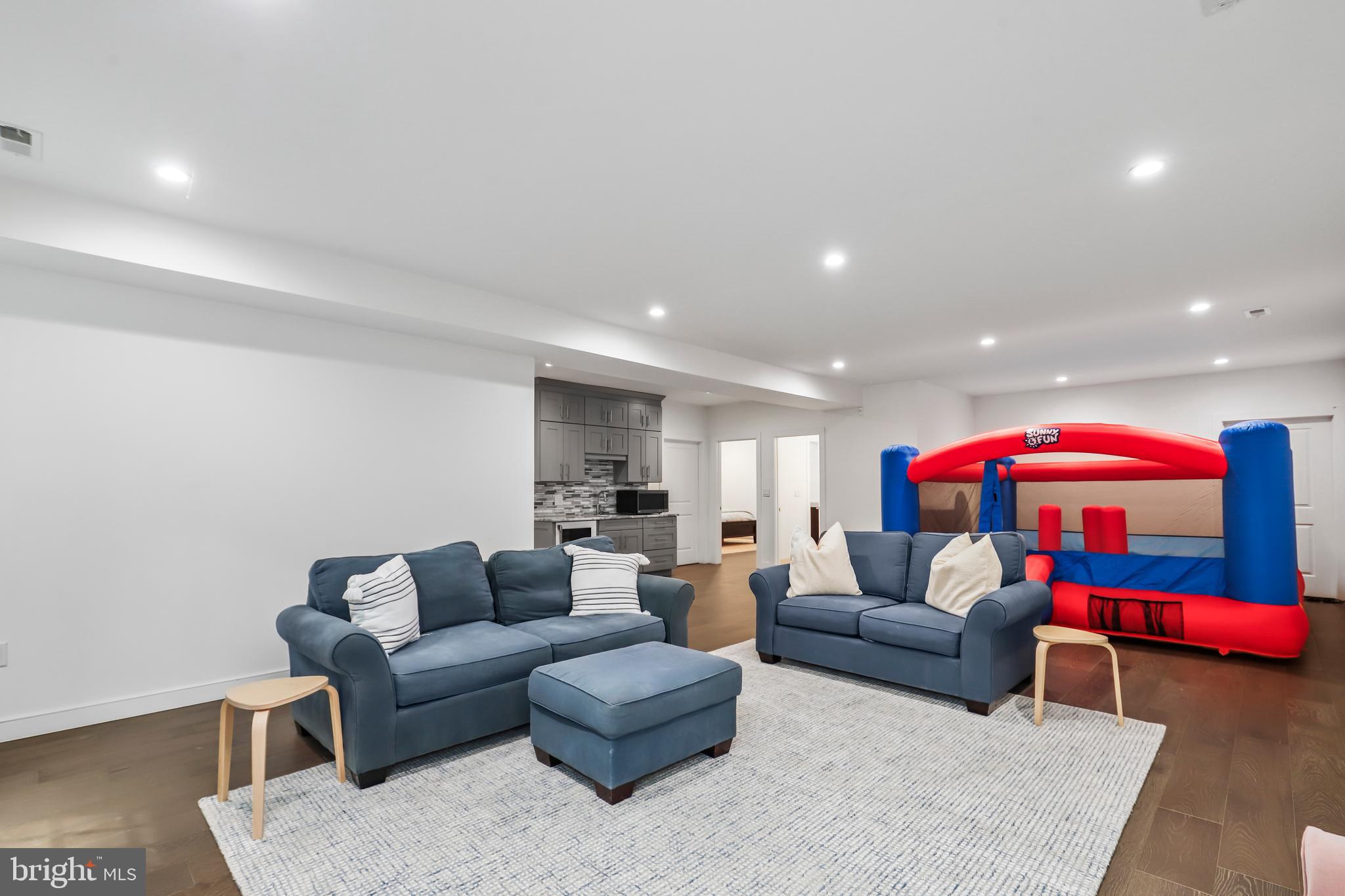 LORCOM GROVE - Residential