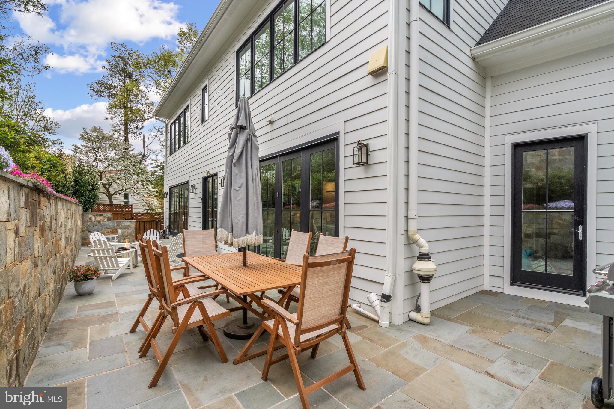 LORCOM GROVE - Residential