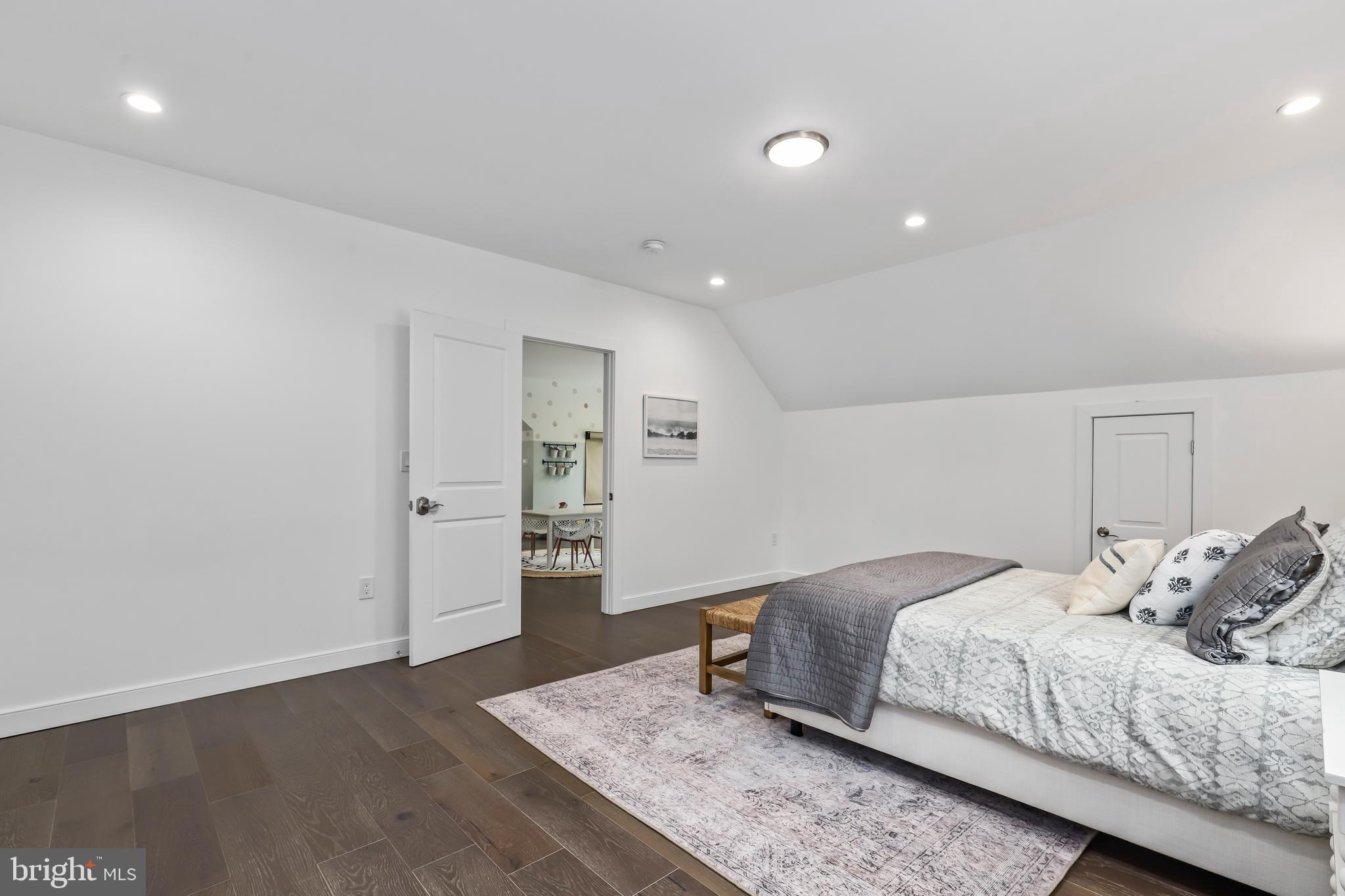 LORCOM GROVE - Residential