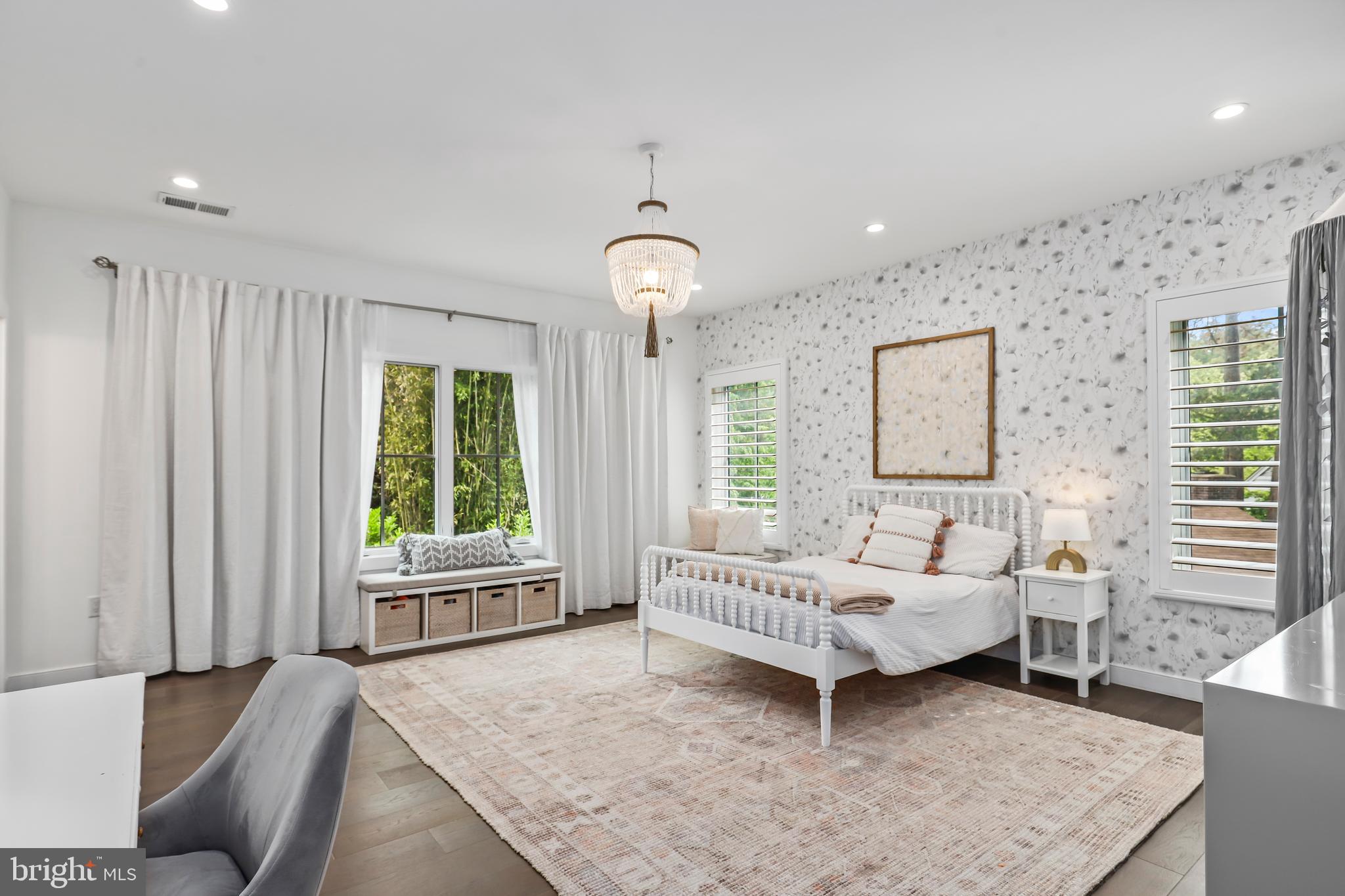 LORCOM GROVE - Residential