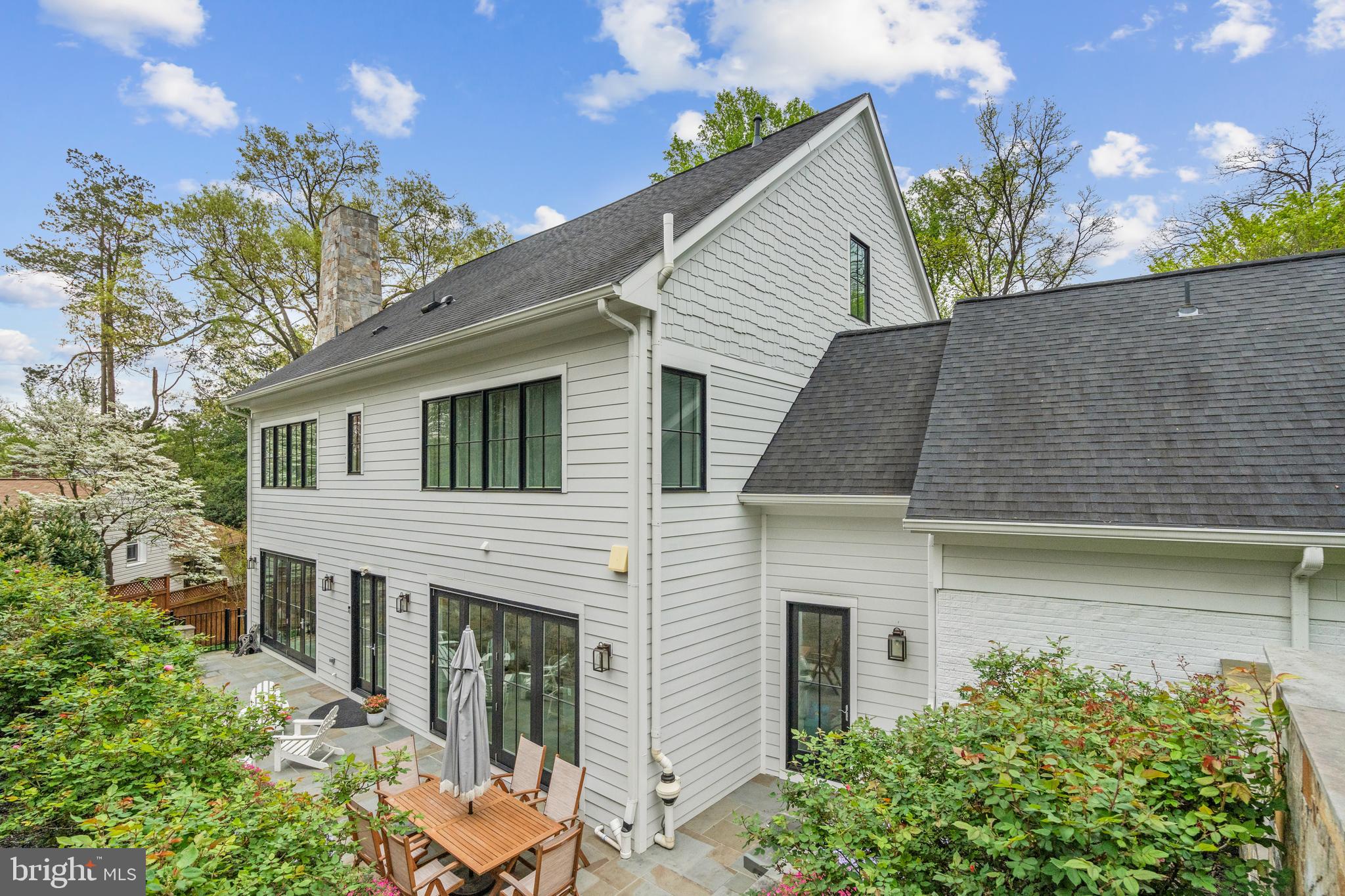 LORCOM GROVE - Residential