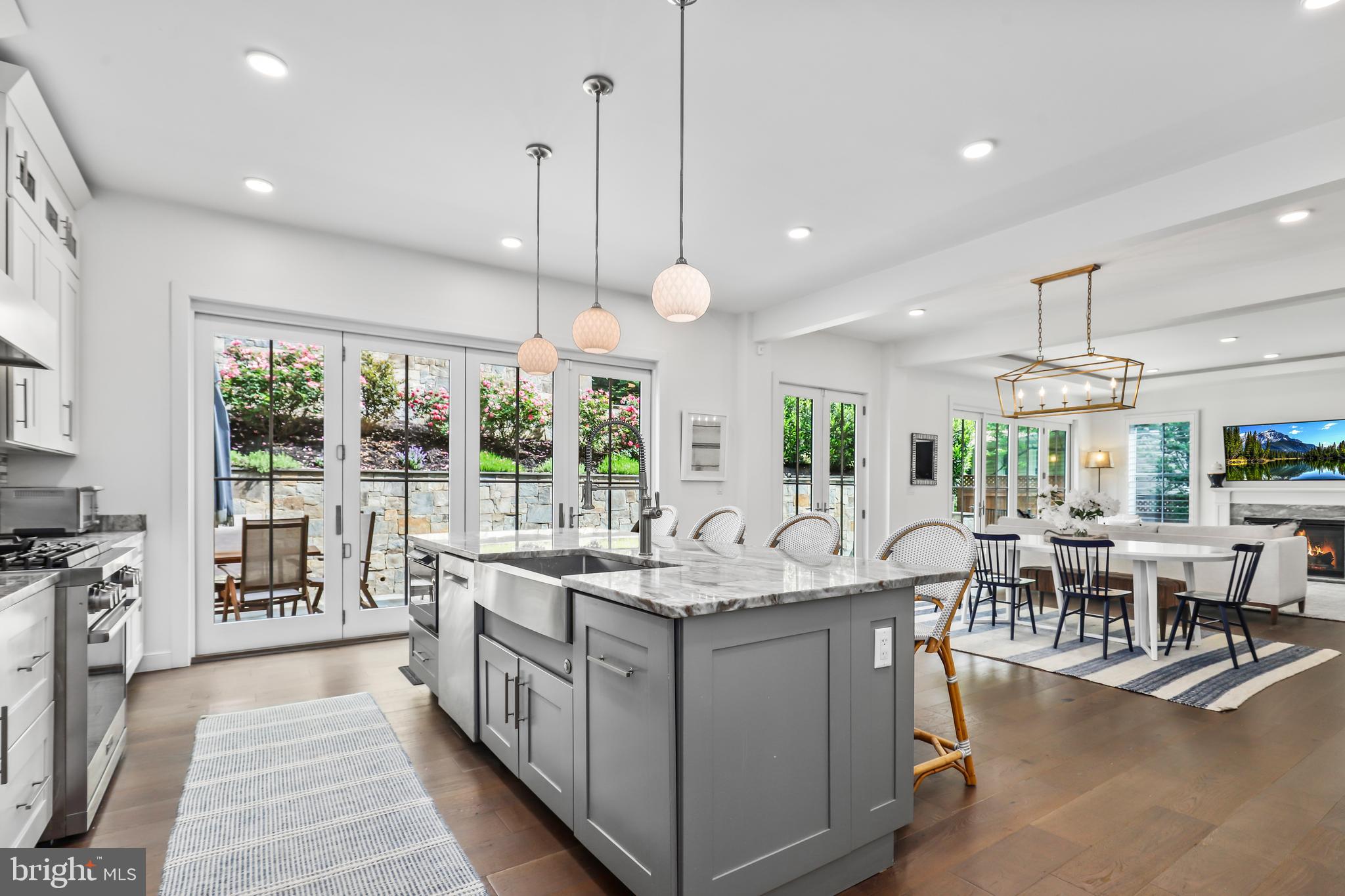 LORCOM GROVE - Residential