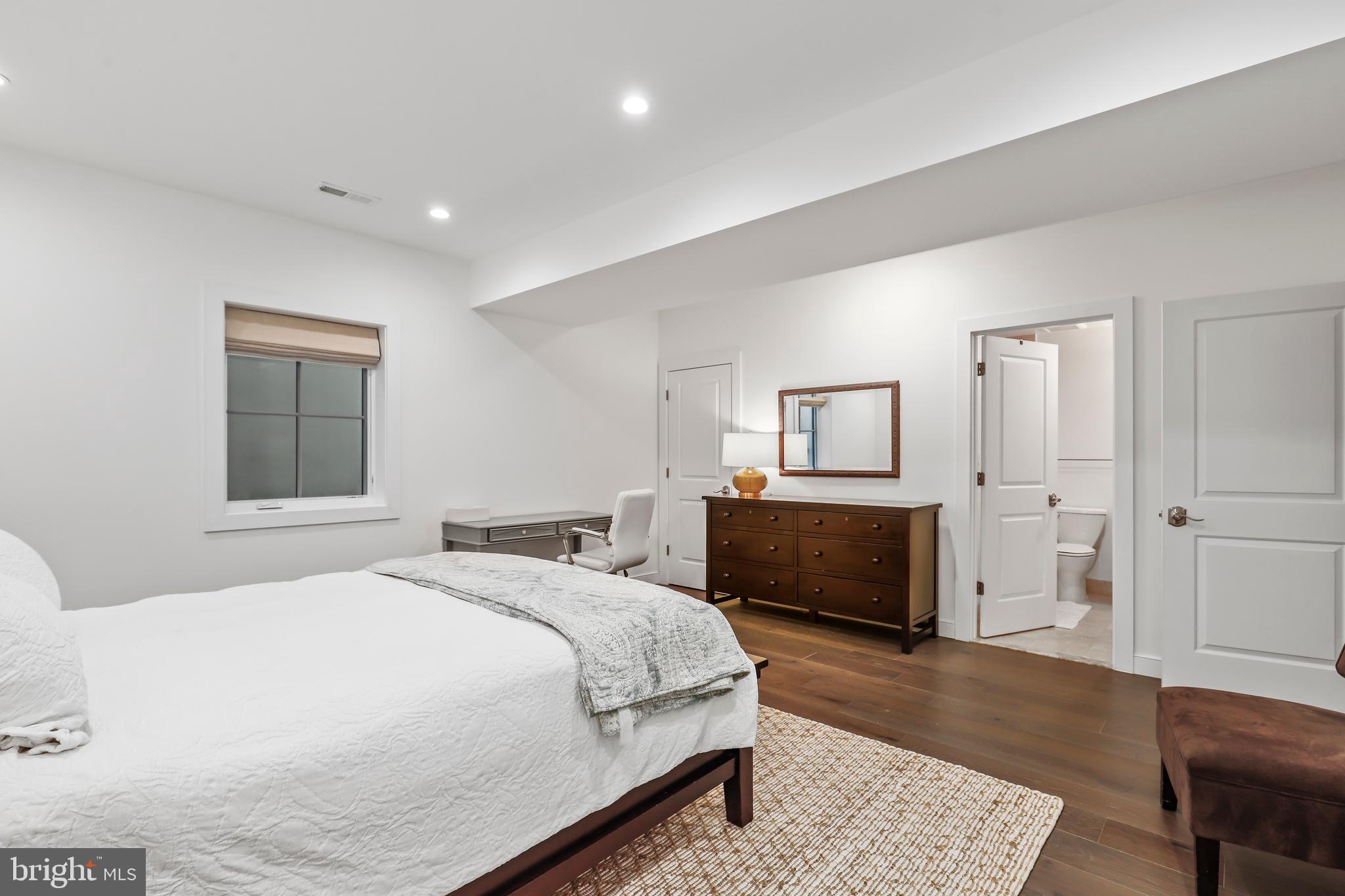 LORCOM GROVE - Residential