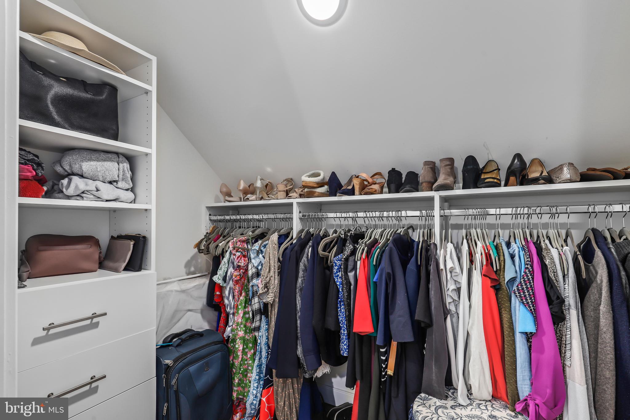 LORCOM GROVE - Residential