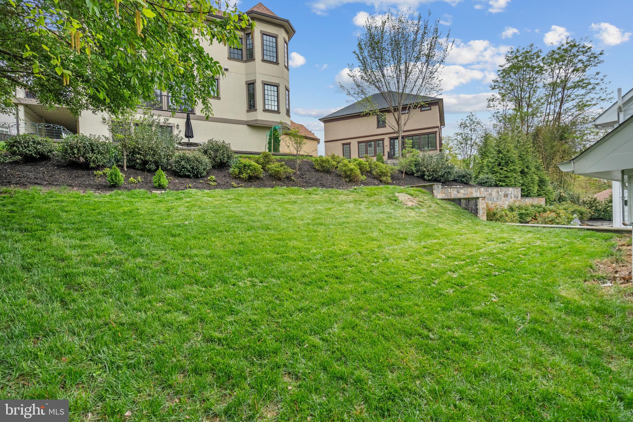 LORCOM GROVE - Residential