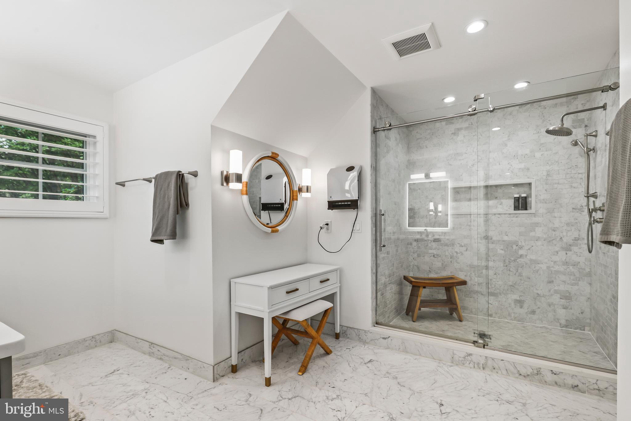 LORCOM GROVE - Residential