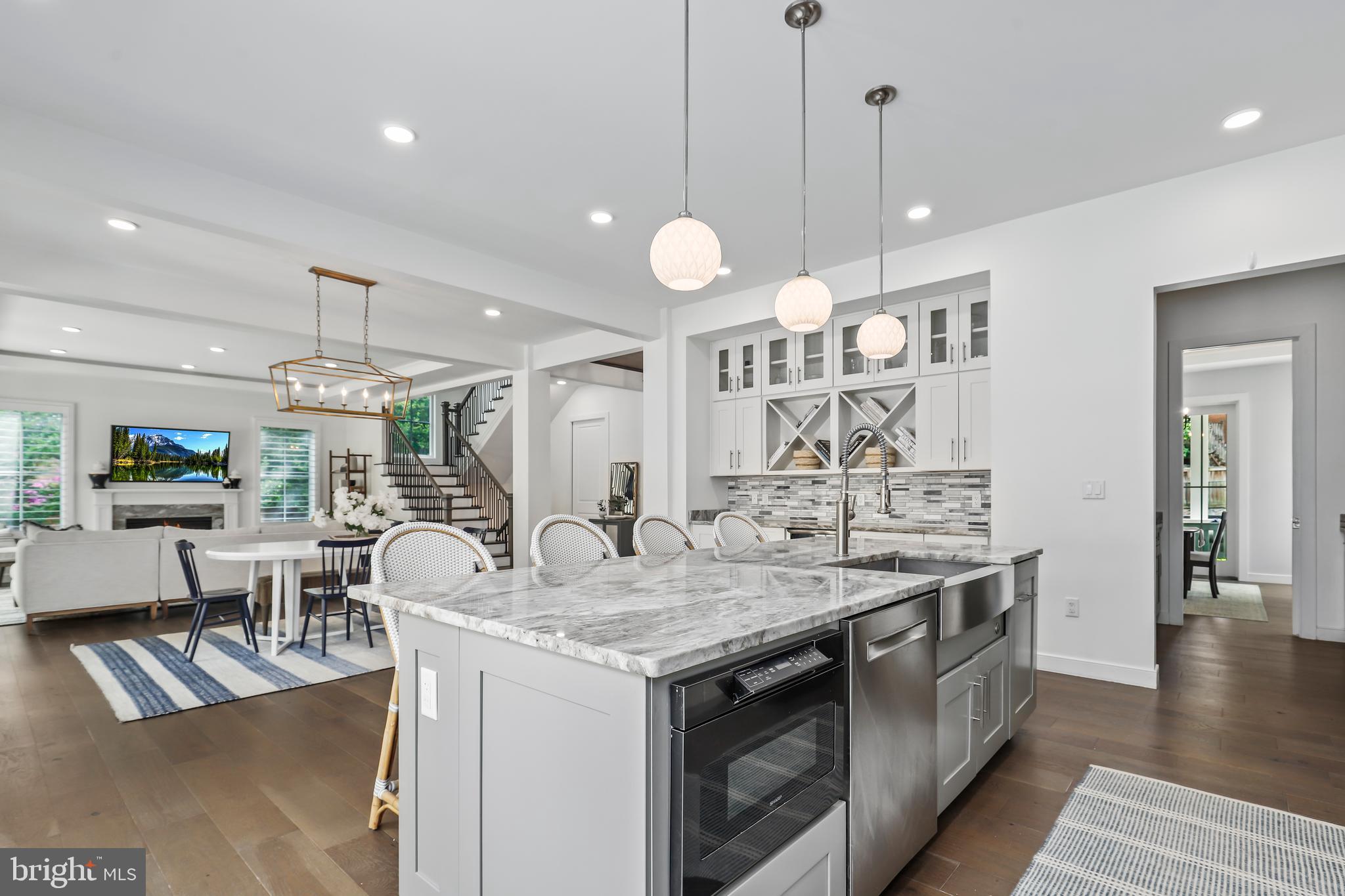 LORCOM GROVE - Residential