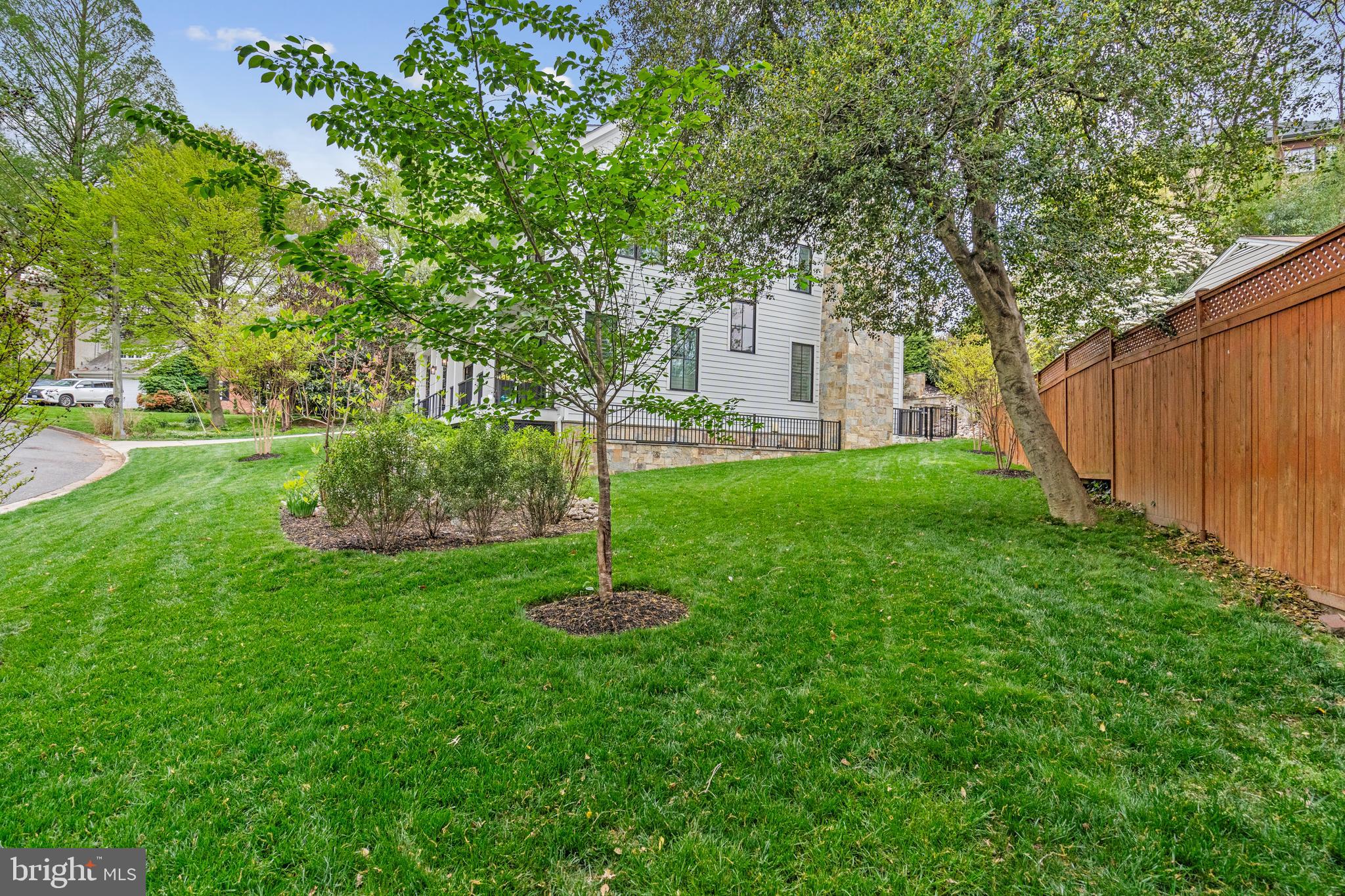 LORCOM GROVE - Residential