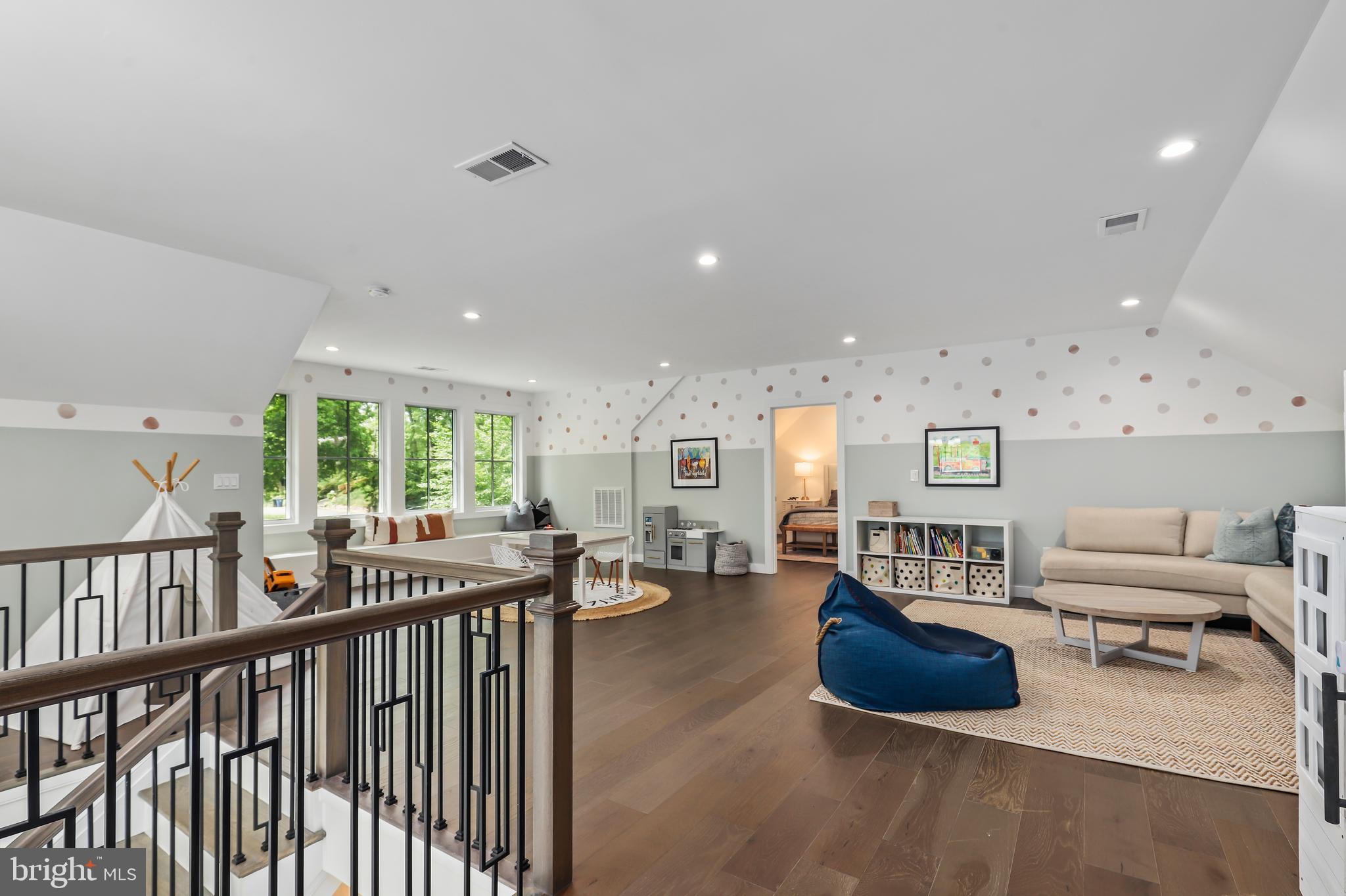 LORCOM GROVE - Residential