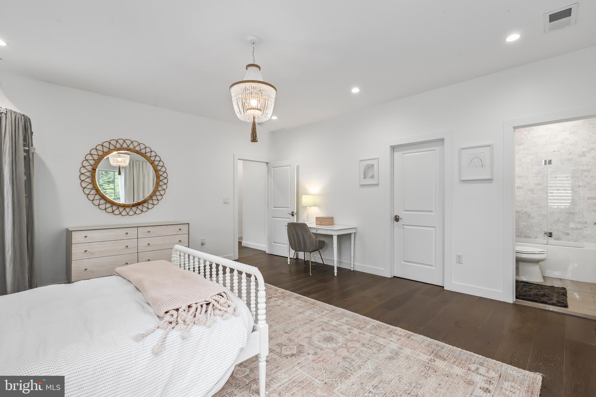 LORCOM GROVE - Residential