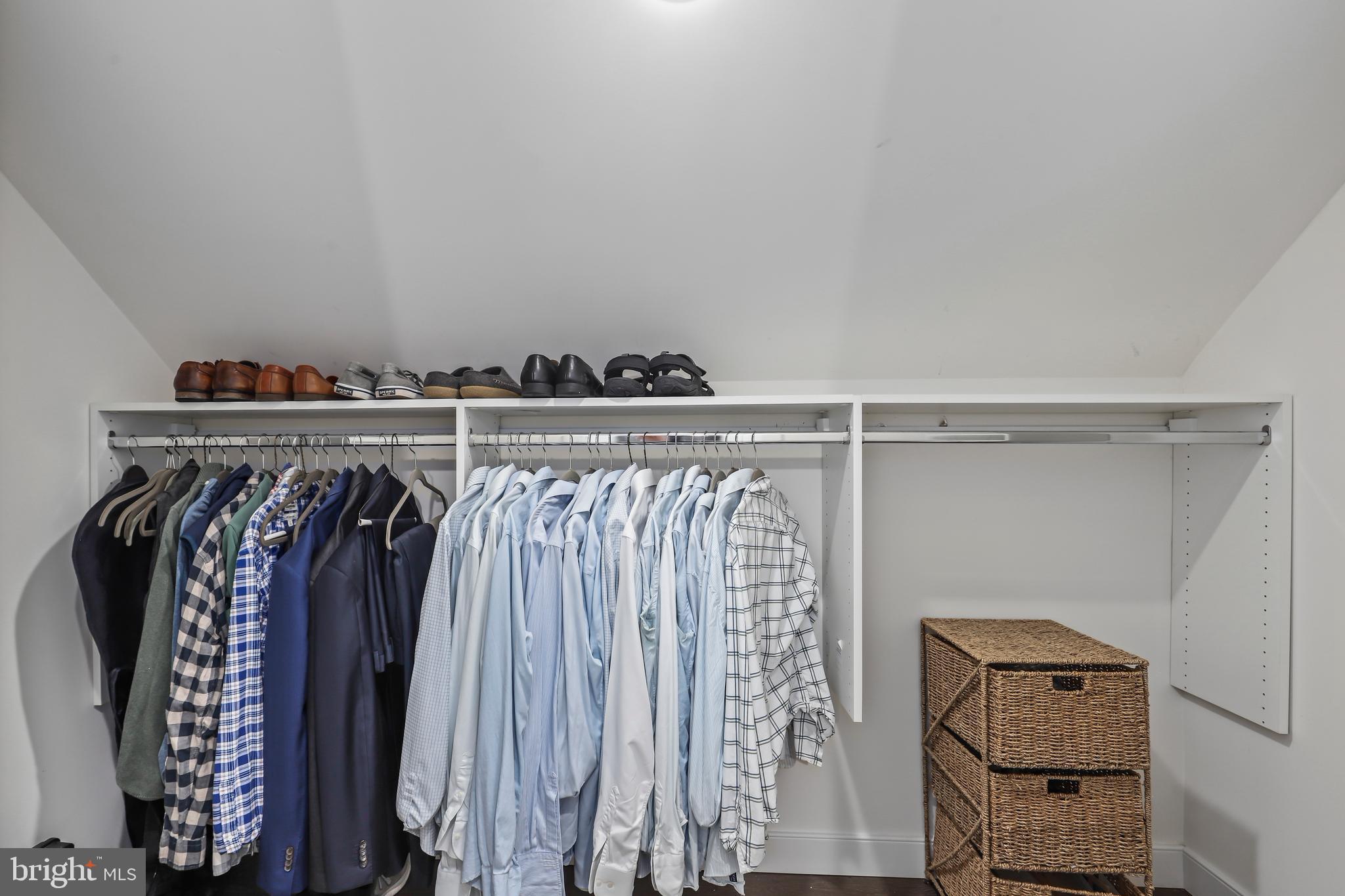 LORCOM GROVE - Residential