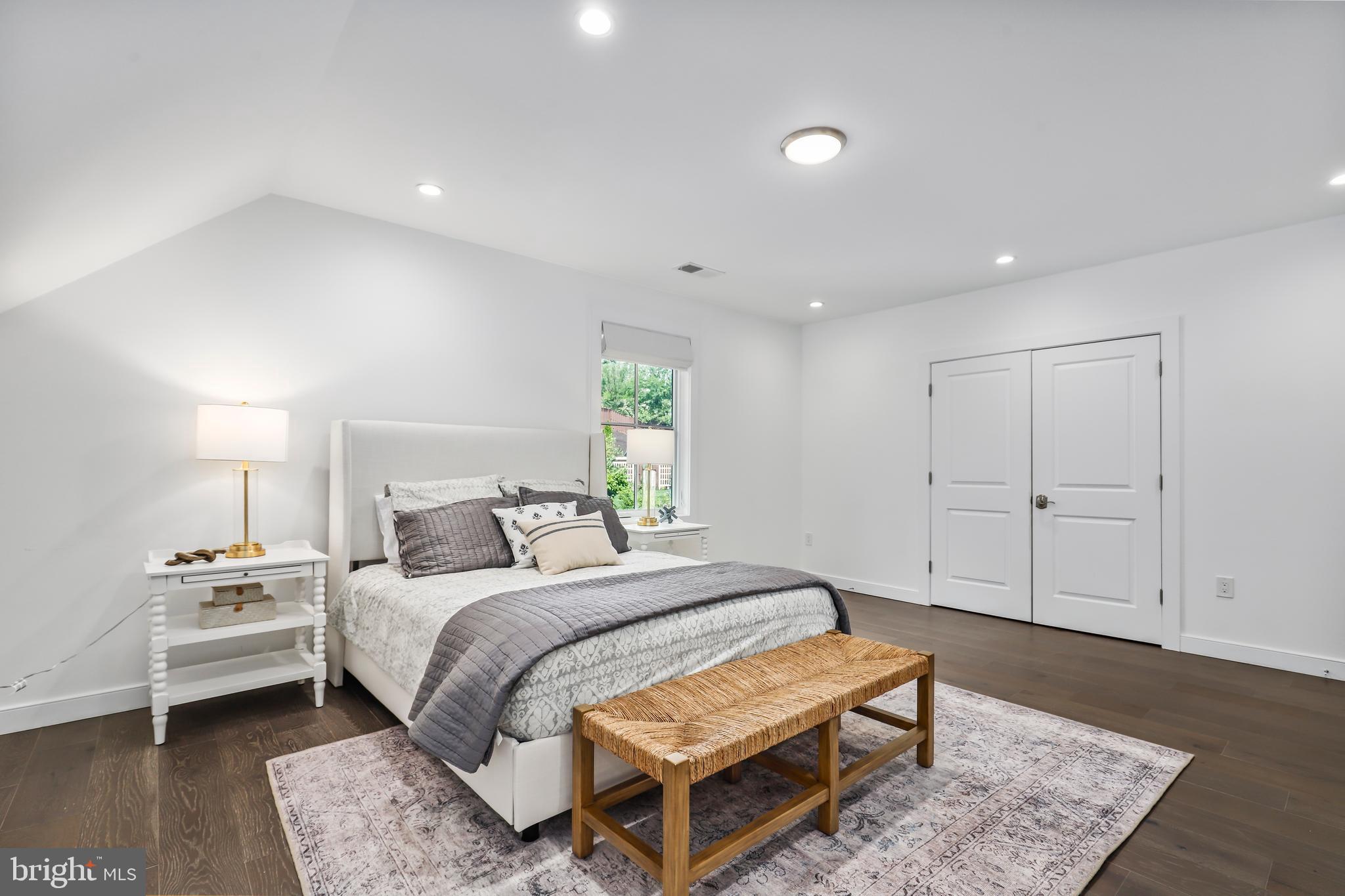 LORCOM GROVE - Residential