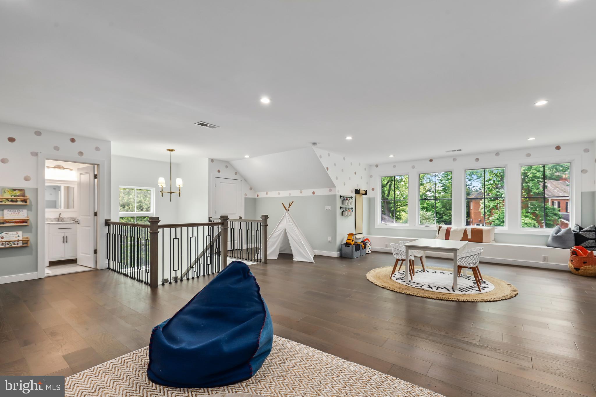 LORCOM GROVE - Residential