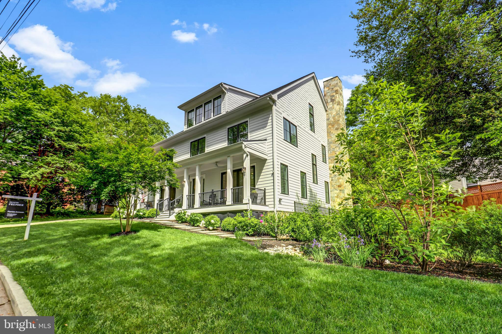 LORCOM GROVE - Residential