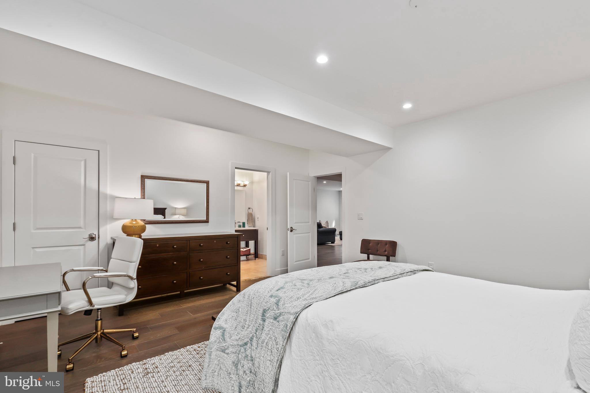 LORCOM GROVE - Residential