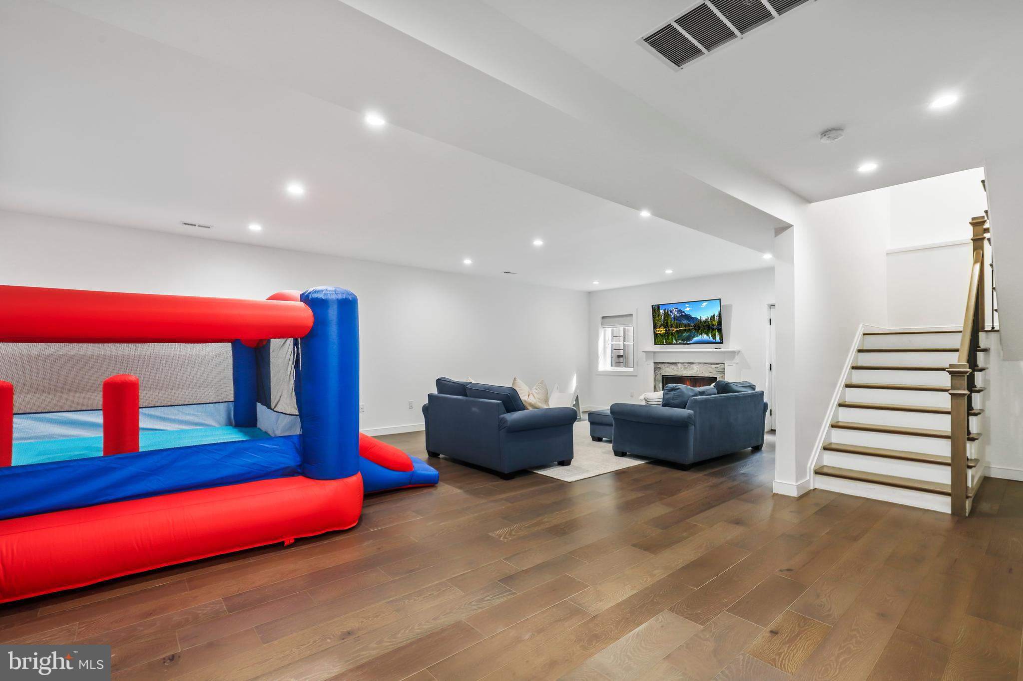 LORCOM GROVE - Residential