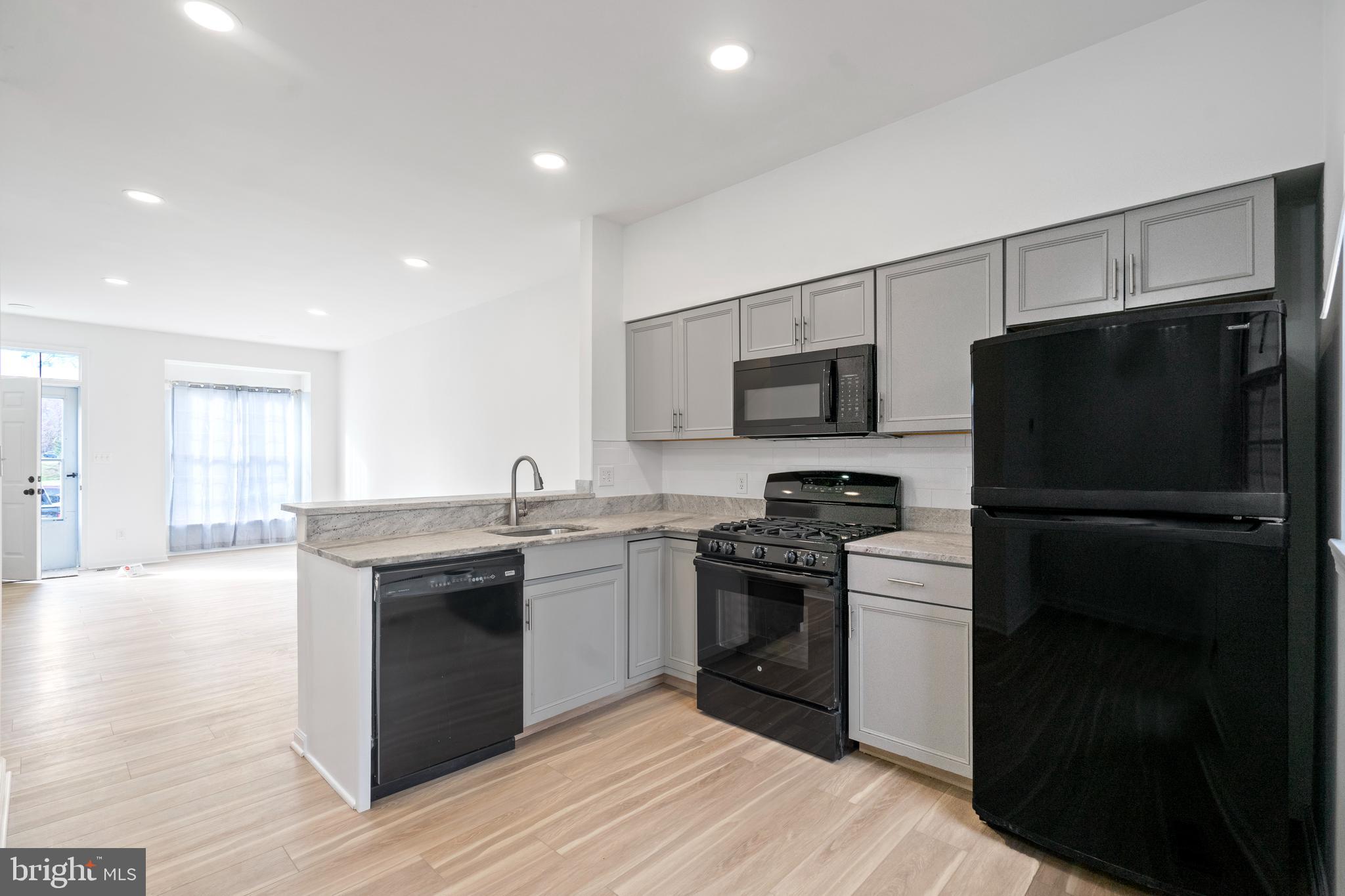 MONTCLAIR MEWS - Residential