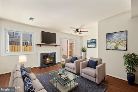 13340 Shea Place, Herndon, VA MLS: VAFX2234746
