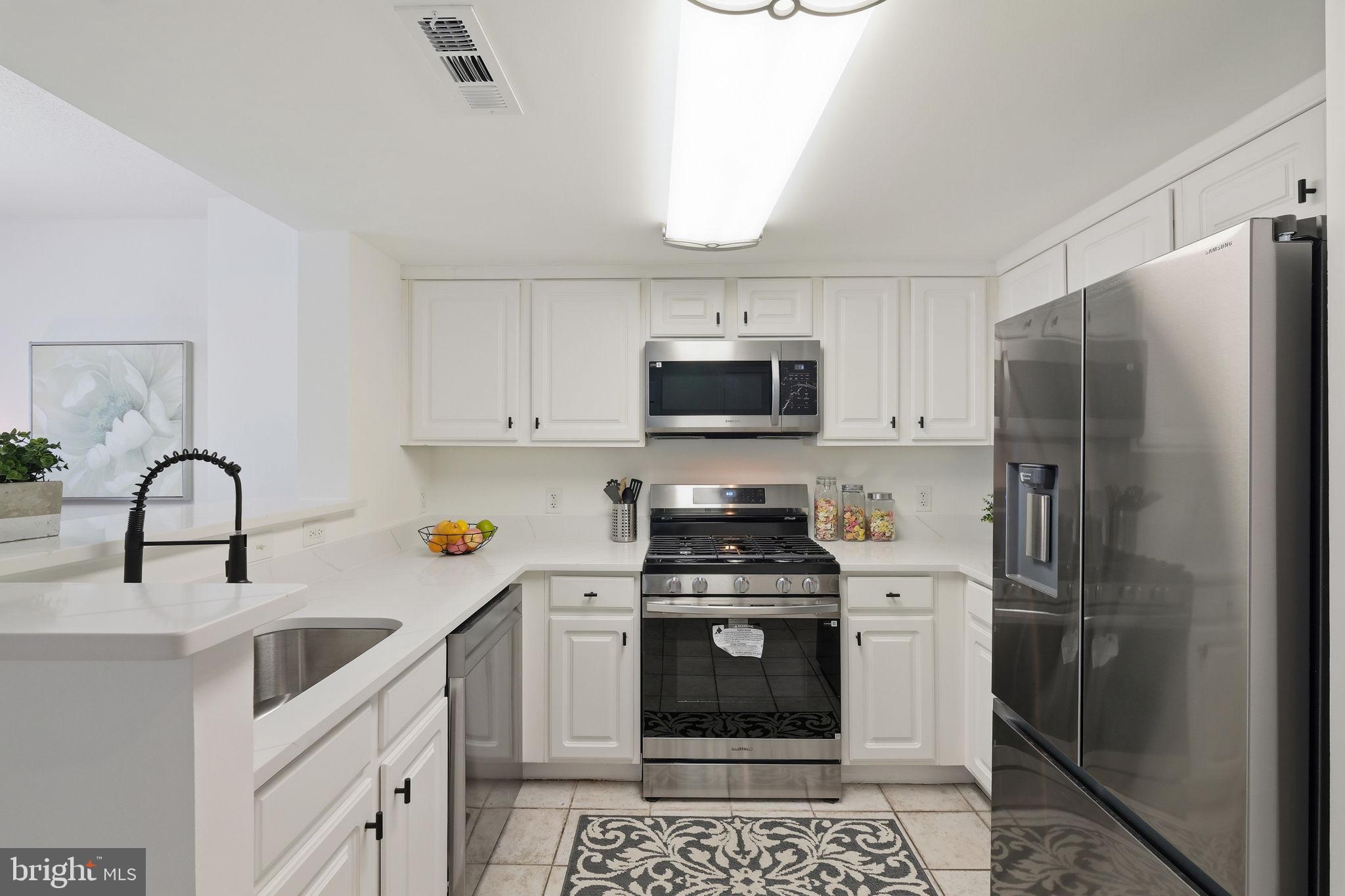 GALLERY AT WHITE FLINT - Residential