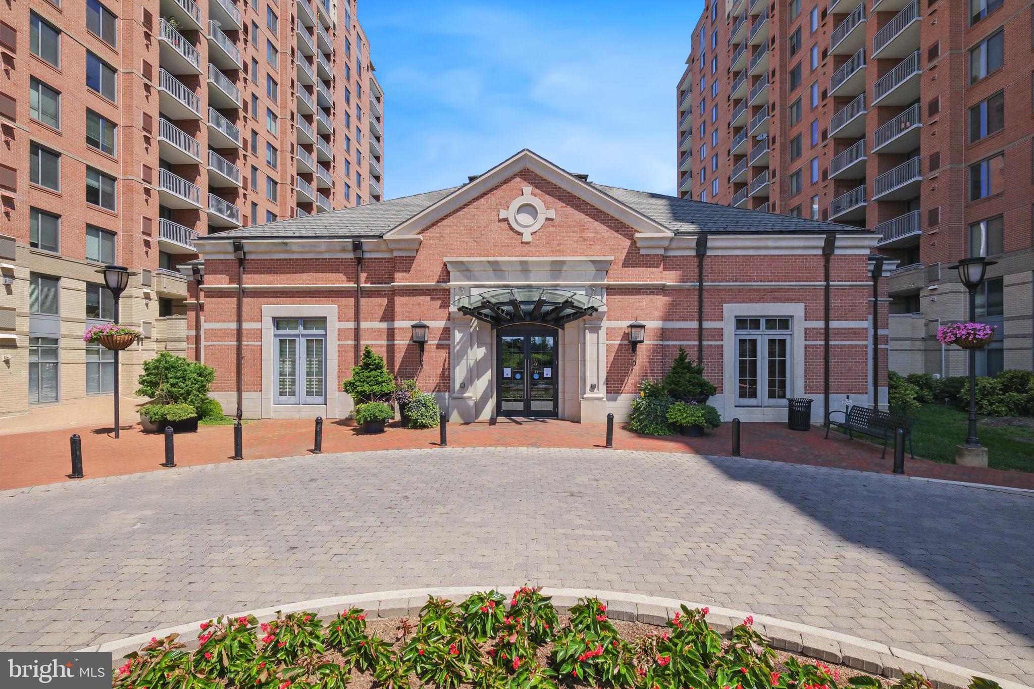 GALLERY AT WHITE FLINT - Residential