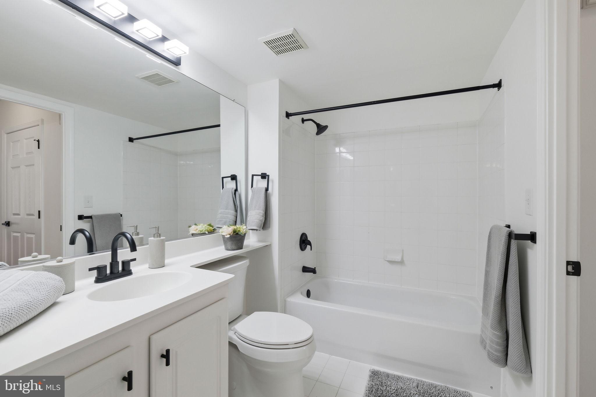 GALLERY AT WHITE FLINT - Residential