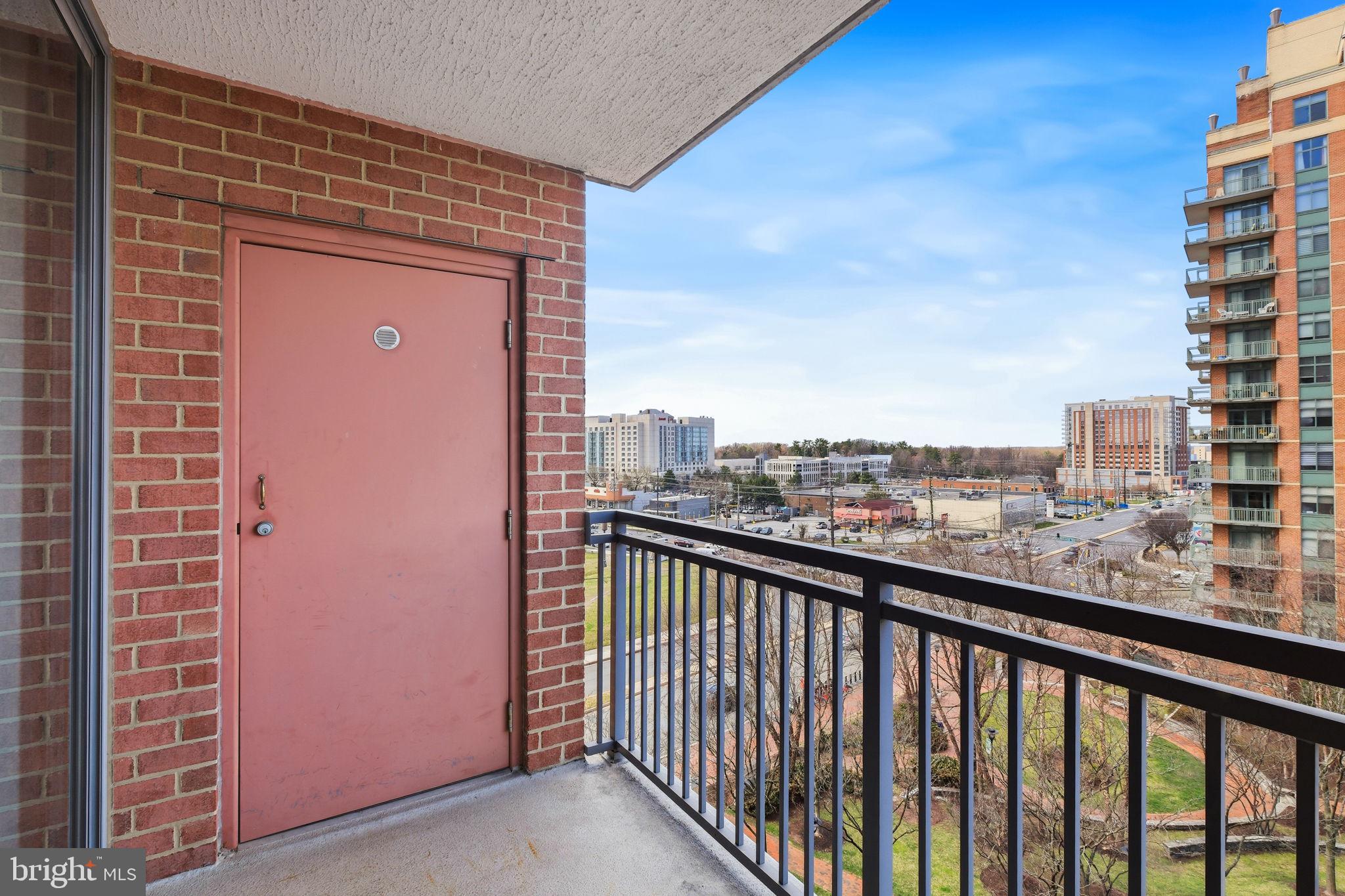GALLERY AT WHITE FLINT - Residential