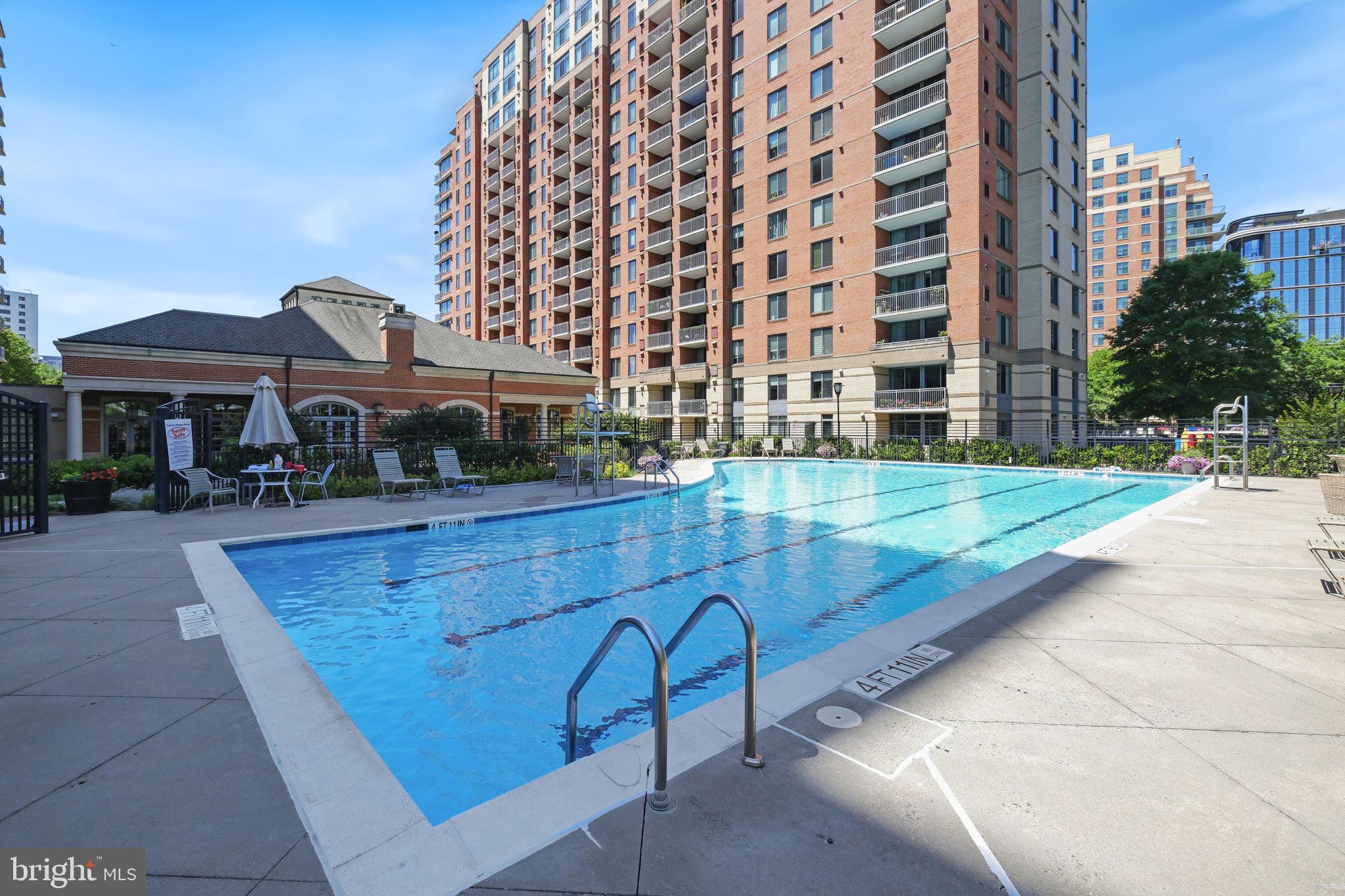 GALLERY AT WHITE FLINT - Residential